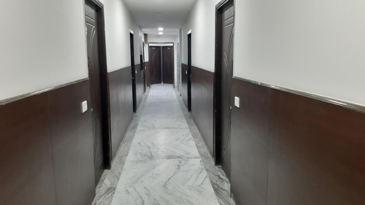 Hotel Sar Kamla Dham Skd Vrindavan Fully Vaccinated Staff Kültér fotó
