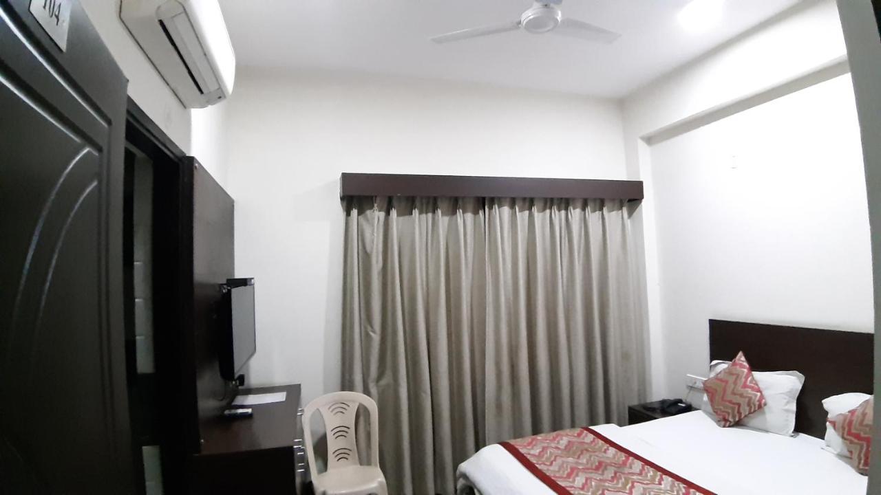 Hotel Sar Kamla Dham Skd Vrindavan Fully Vaccinated Staff Kültér fotó