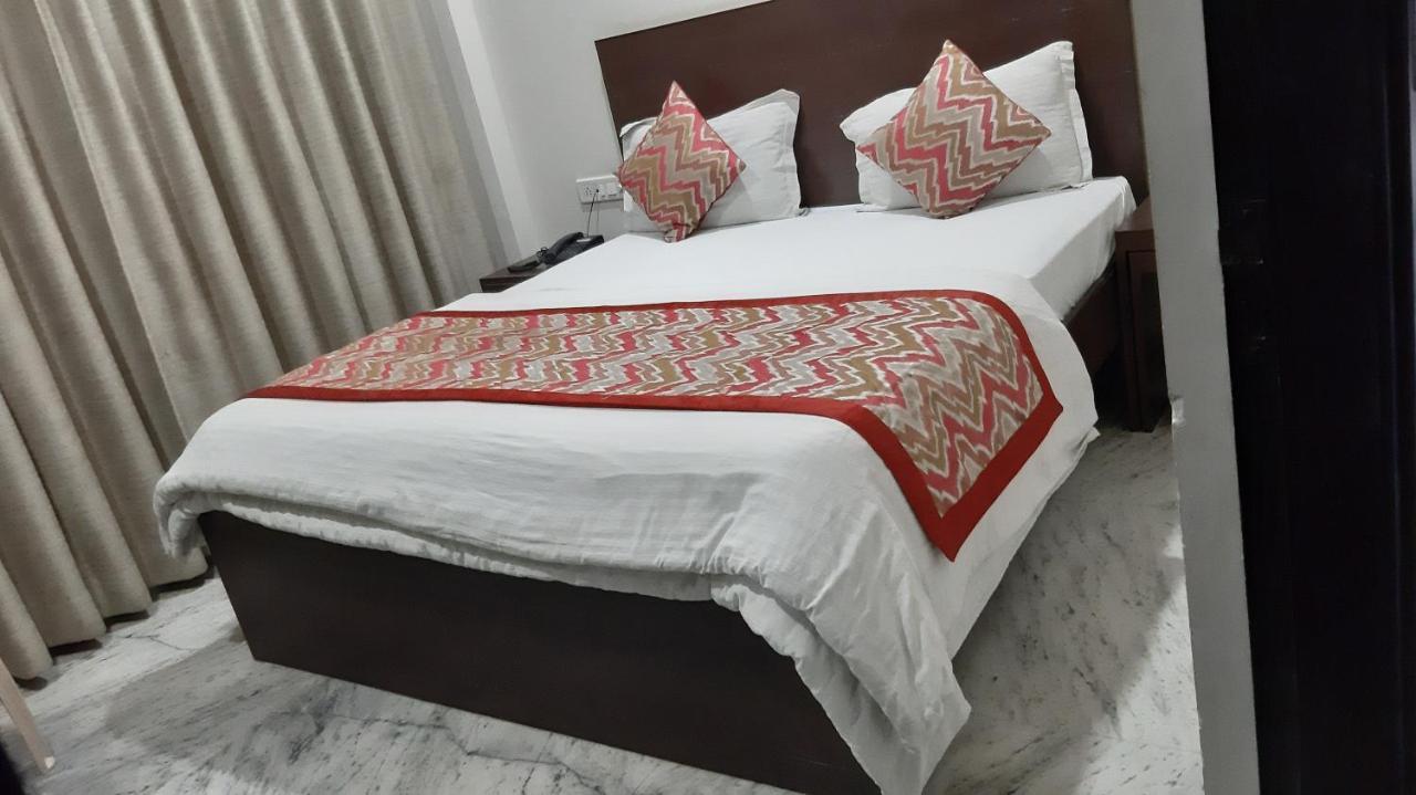 Hotel Sar Kamla Dham Skd Vrindavan Fully Vaccinated Staff Kültér fotó