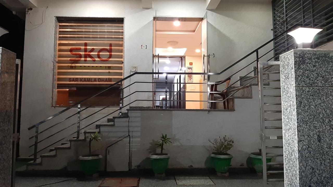 Hotel Sar Kamla Dham Skd Vrindavan Fully Vaccinated Staff Kültér fotó