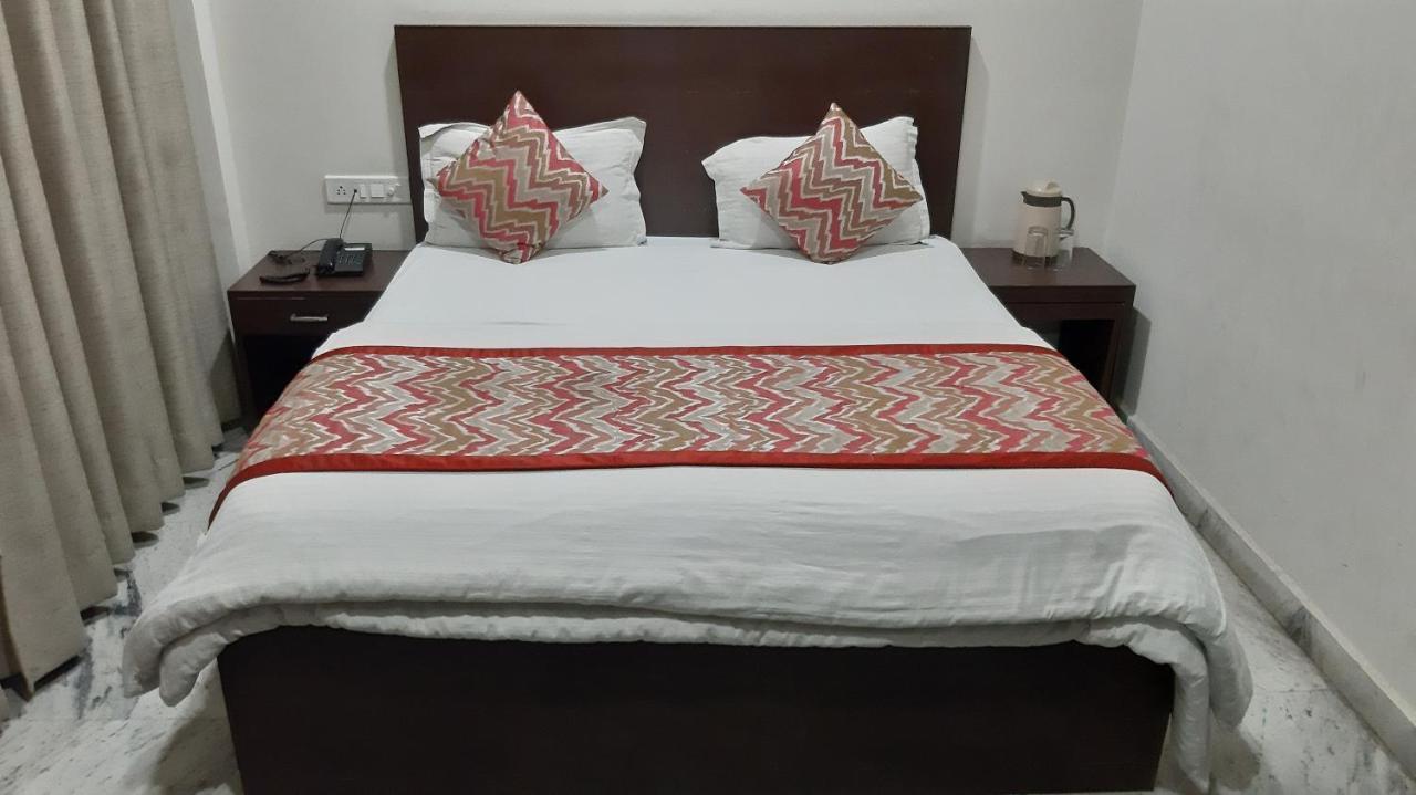 Hotel Sar Kamla Dham Skd Vrindavan Fully Vaccinated Staff Kültér fotó