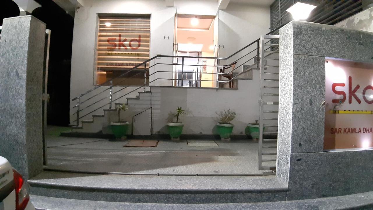Hotel Sar Kamla Dham Skd Vrindavan Fully Vaccinated Staff Kültér fotó