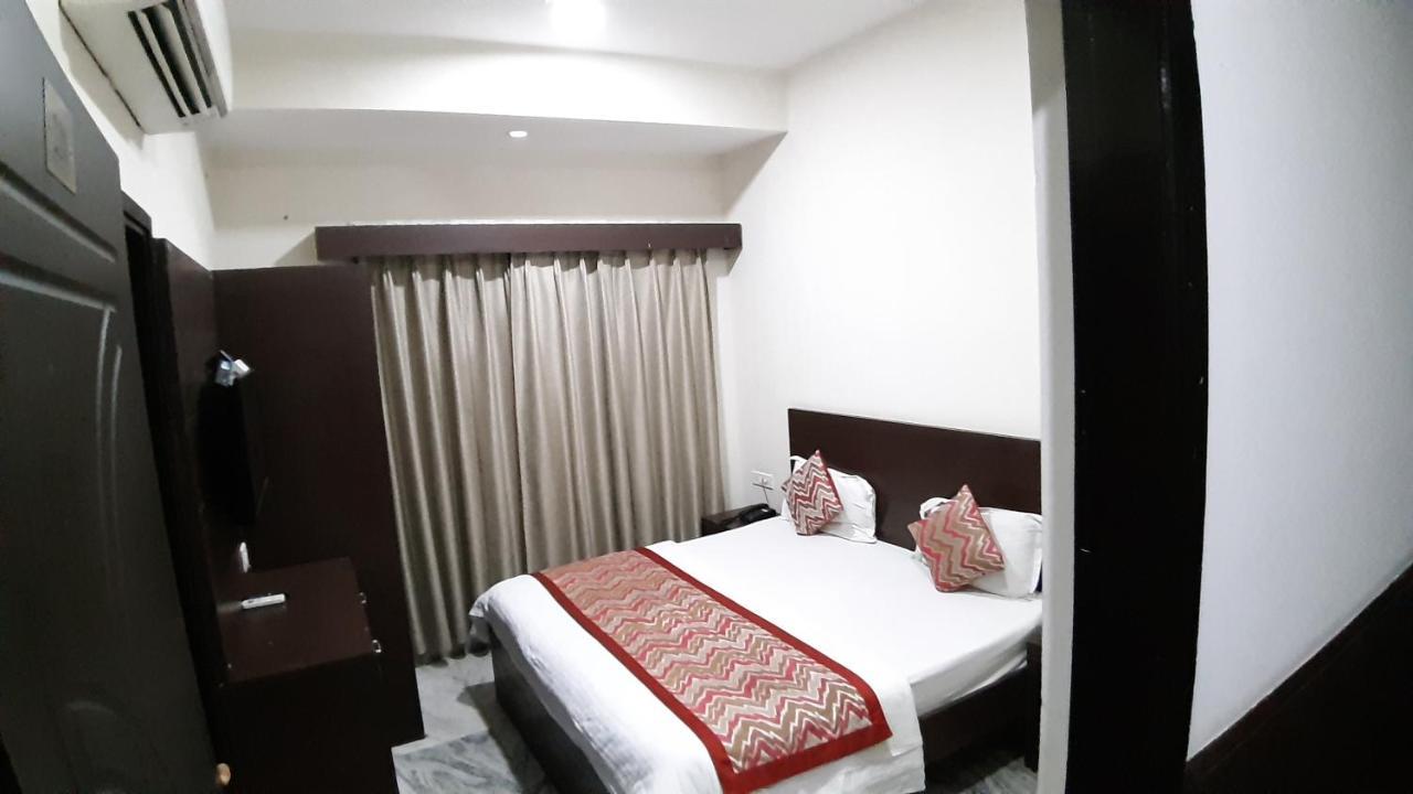 Hotel Sar Kamla Dham Skd Vrindavan Fully Vaccinated Staff Kültér fotó
