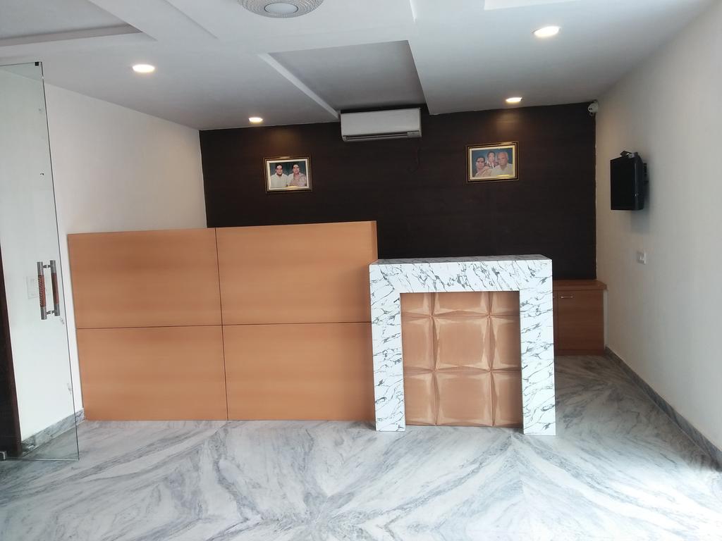 Hotel Sar Kamla Dham Skd Vrindavan Fully Vaccinated Staff Kültér fotó
