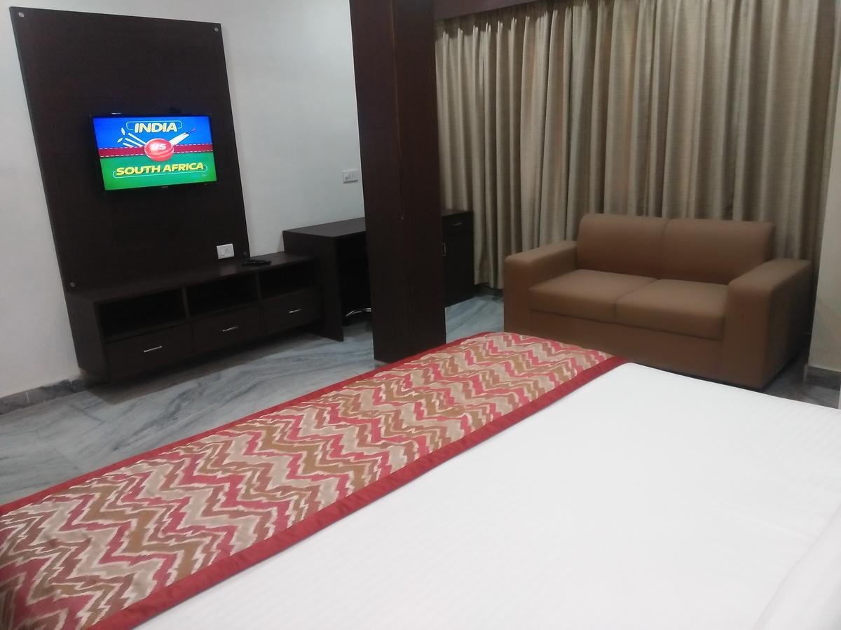 Hotel Sar Kamla Dham Skd Vrindavan Fully Vaccinated Staff Kültér fotó