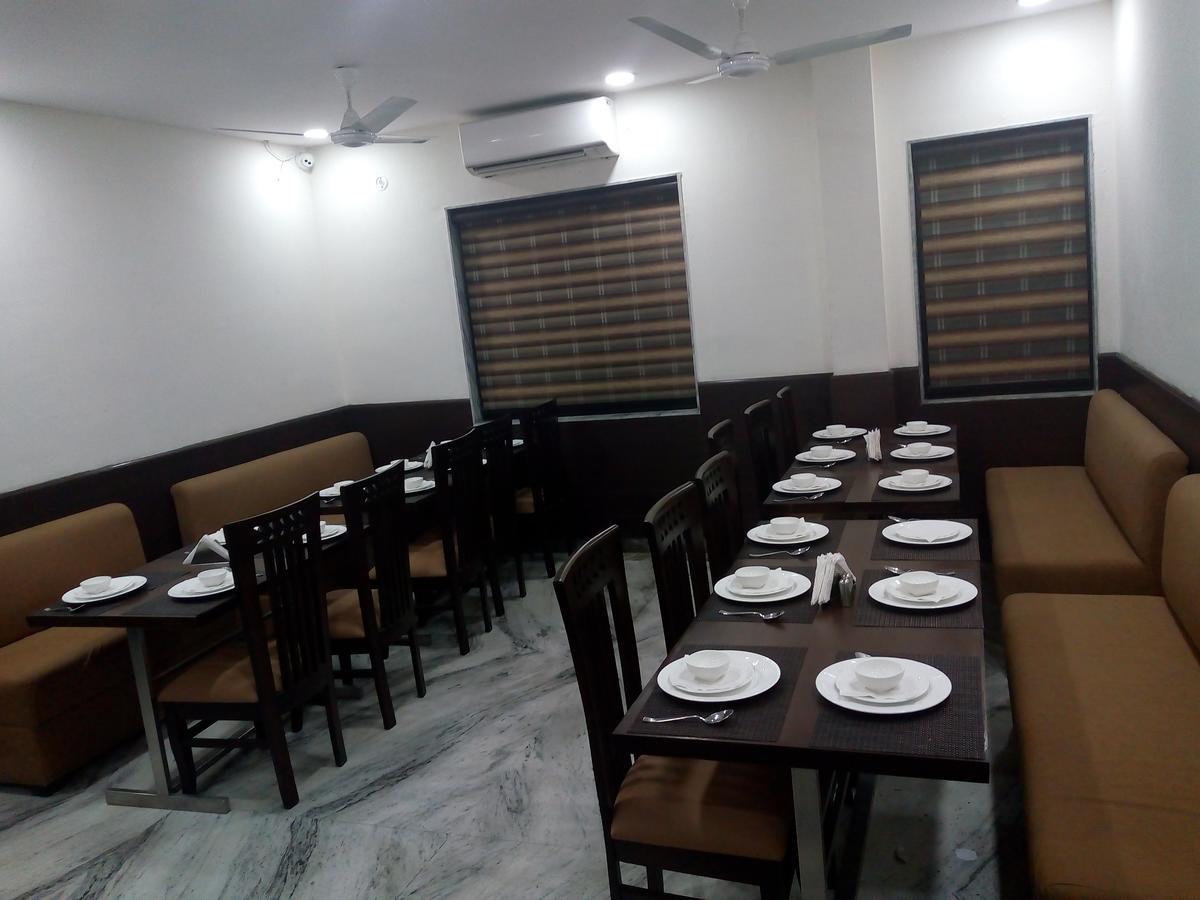 Hotel Sar Kamla Dham Skd Vrindavan Fully Vaccinated Staff Kültér fotó