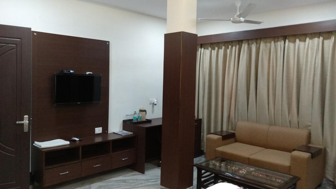 Hotel Sar Kamla Dham Skd Vrindavan Fully Vaccinated Staff Kültér fotó
