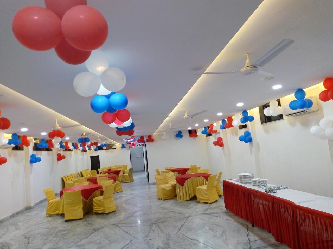 Hotel Sar Kamla Dham Skd Vrindavan Fully Vaccinated Staff Kültér fotó