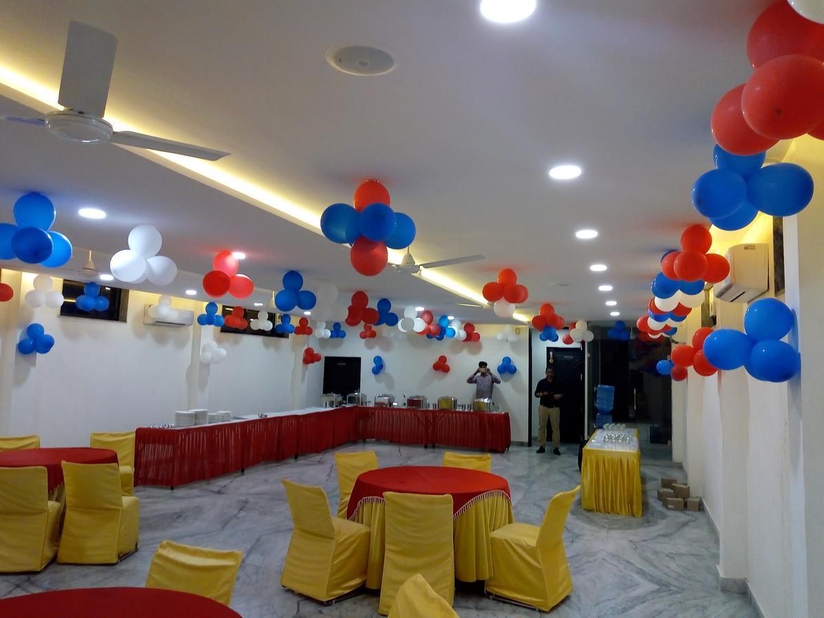 Hotel Sar Kamla Dham Skd Vrindavan Fully Vaccinated Staff Kültér fotó