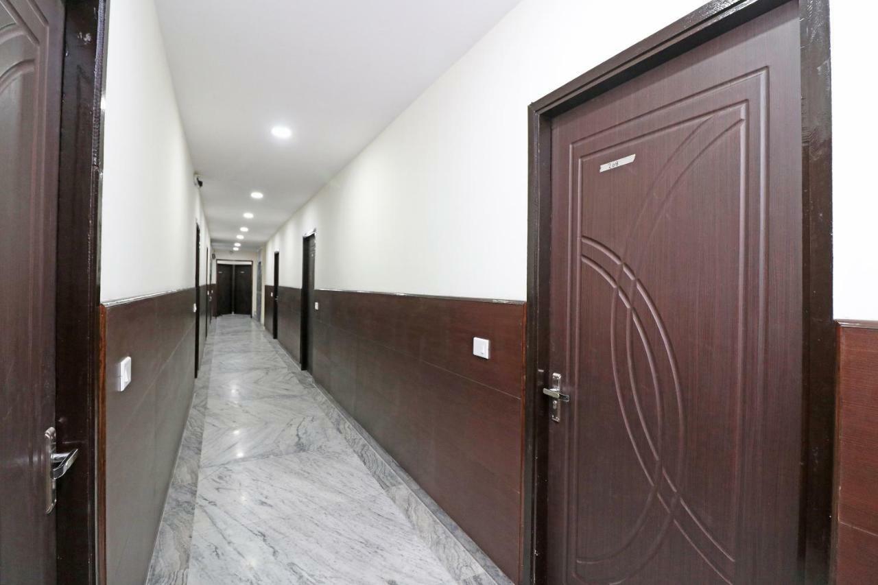 Hotel Sar Kamla Dham Skd Vrindavan Fully Vaccinated Staff Kültér fotó