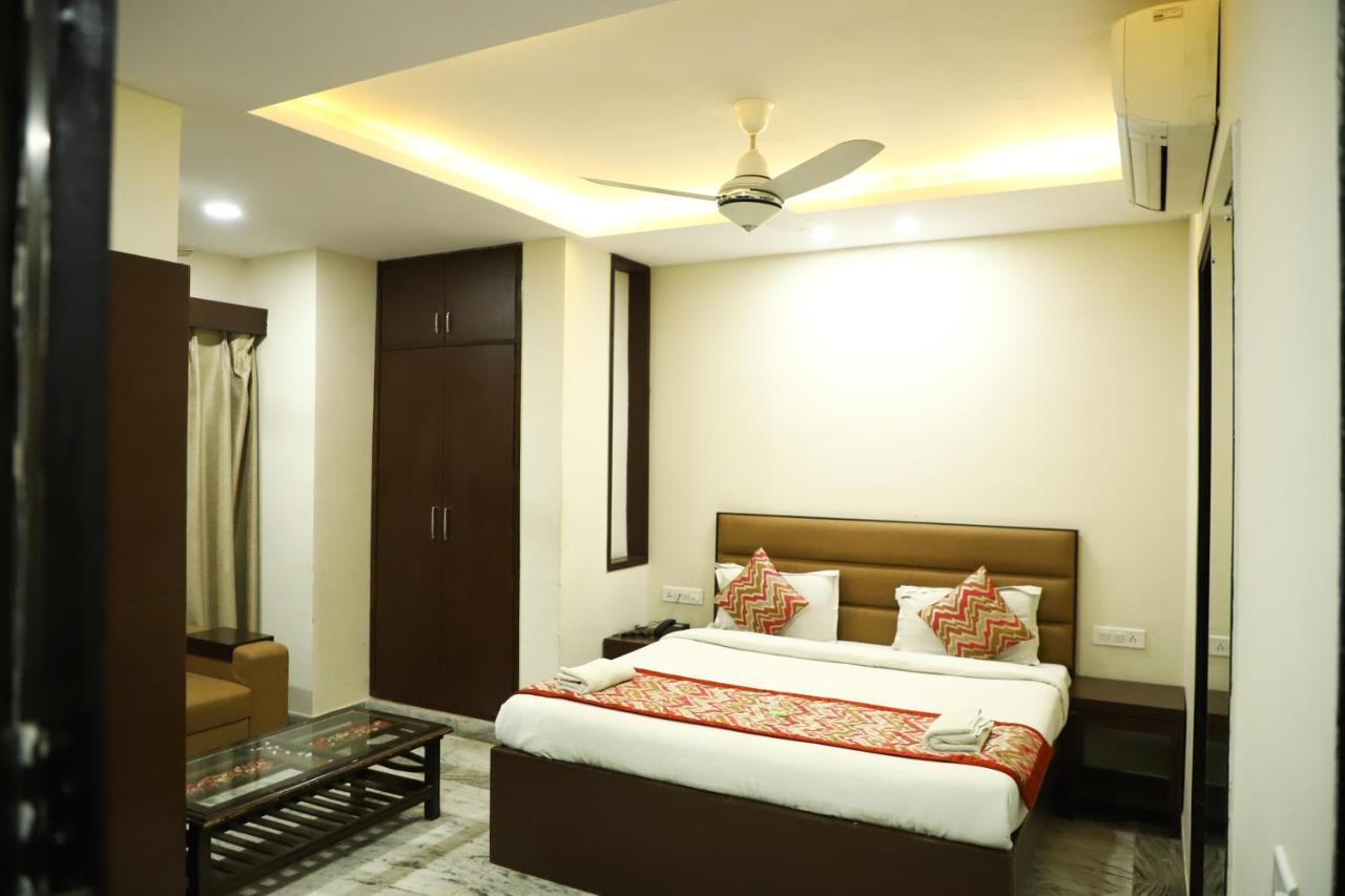 Hotel Sar Kamla Dham Skd Vrindavan Fully Vaccinated Staff Kültér fotó
