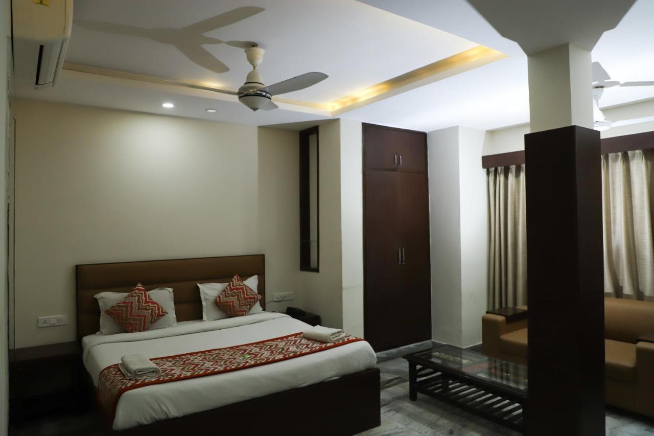 Hotel Sar Kamla Dham Skd Vrindavan Fully Vaccinated Staff Kültér fotó